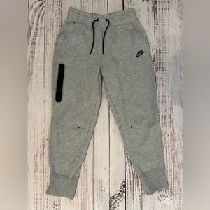 Nike Tech Joggers Grey Youth Large 14/16 Sweatpants